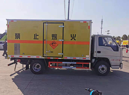 沅江爆破器材运输车工人安全操作规范与智能技术保障